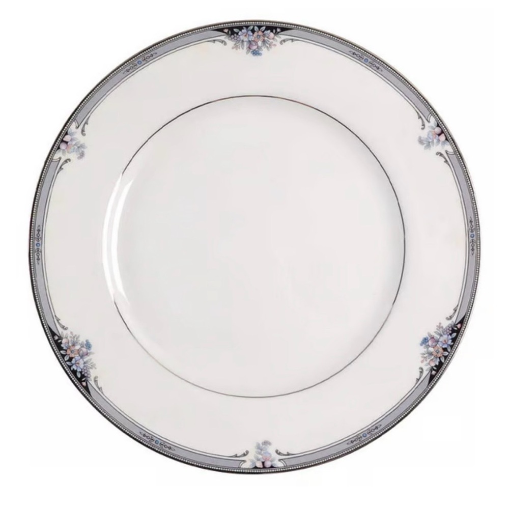 Noritake Squirewood- Beautiful Fine China Place Setting- Service for 4
